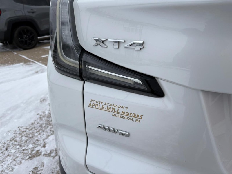 Cadillac XT4 Vehicle Full-screen Gallery Image 18