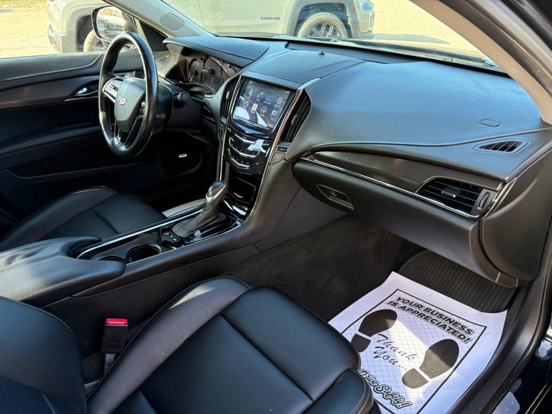 Cadillac ATS Sedan Vehicle Full-screen Gallery Image 09