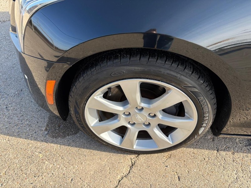 Cadillac ATS Sedan Vehicle Full-screen Gallery Image 17