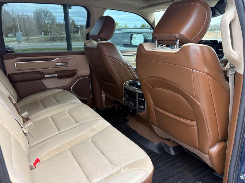 Ram 1500 Vehicle Full-screen Gallery Image 10