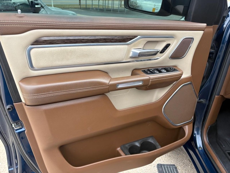 Ram 1500 Vehicle Full-screen Gallery Image 11