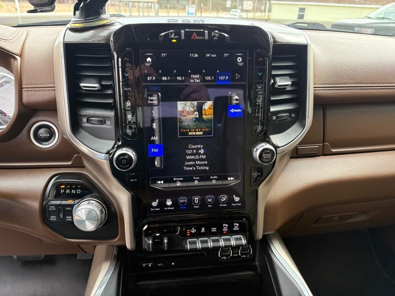 Ram 1500 Vehicle Full-screen Gallery Image 13