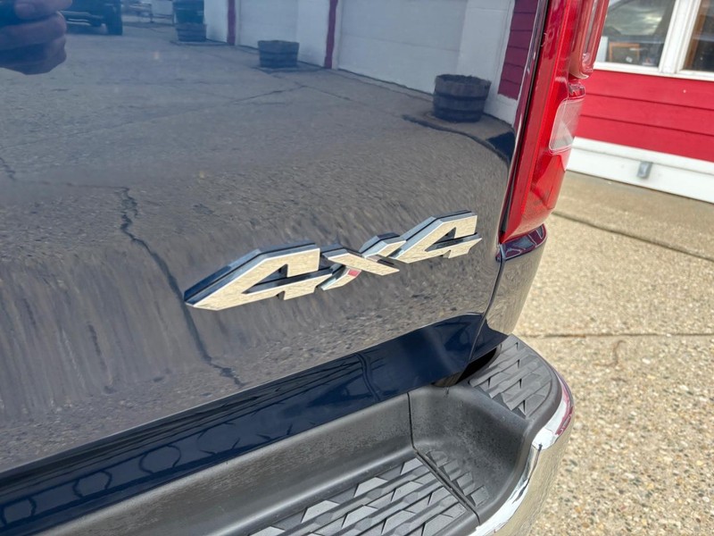 Ram 1500 Vehicle Full-screen Gallery Image 18