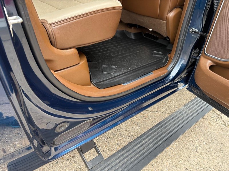 Ram 1500 Vehicle Full-screen Gallery Image 21