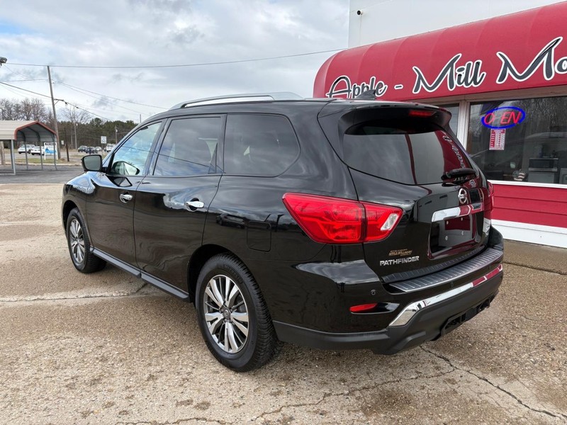 Nissan Pathfinder Vehicle Full-screen Gallery Image 02