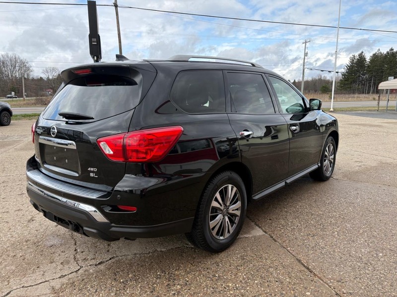 Nissan Pathfinder Vehicle Full-screen Gallery Image 04