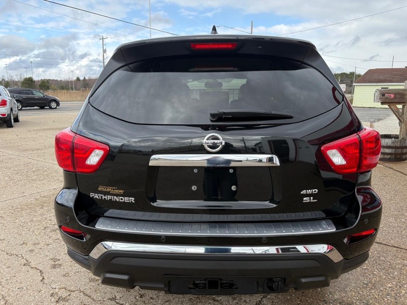 Nissan Pathfinder Vehicle Full-screen Gallery Image 06