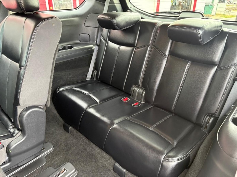 Nissan Pathfinder Vehicle Full-screen Gallery Image 08