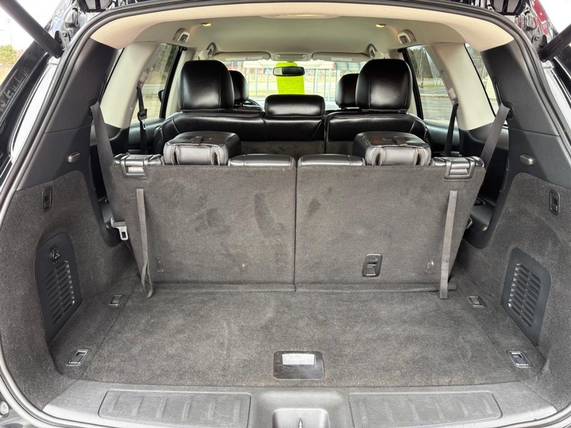 Nissan Pathfinder Vehicle Full-screen Gallery Image 09