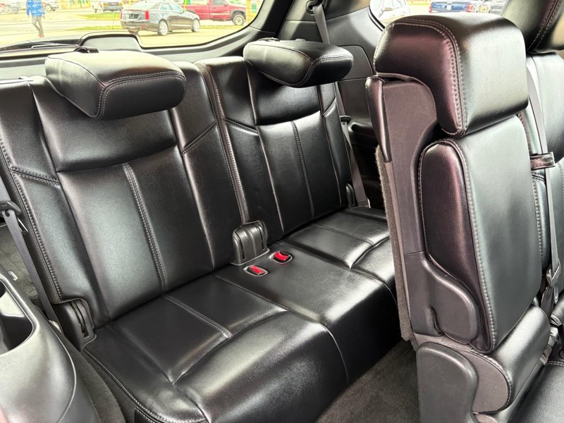 Nissan Pathfinder Vehicle Full-screen Gallery Image 11