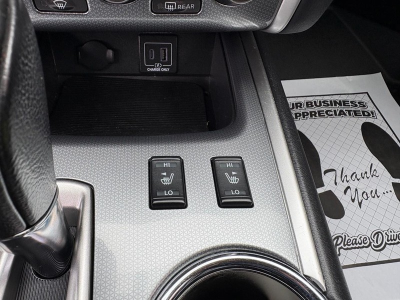 Nissan Pathfinder Vehicle Full-screen Gallery Image 14