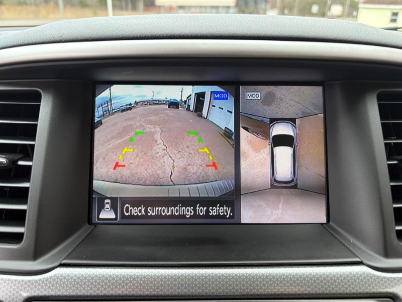 Nissan Pathfinder Vehicle Full-screen Gallery Image 15