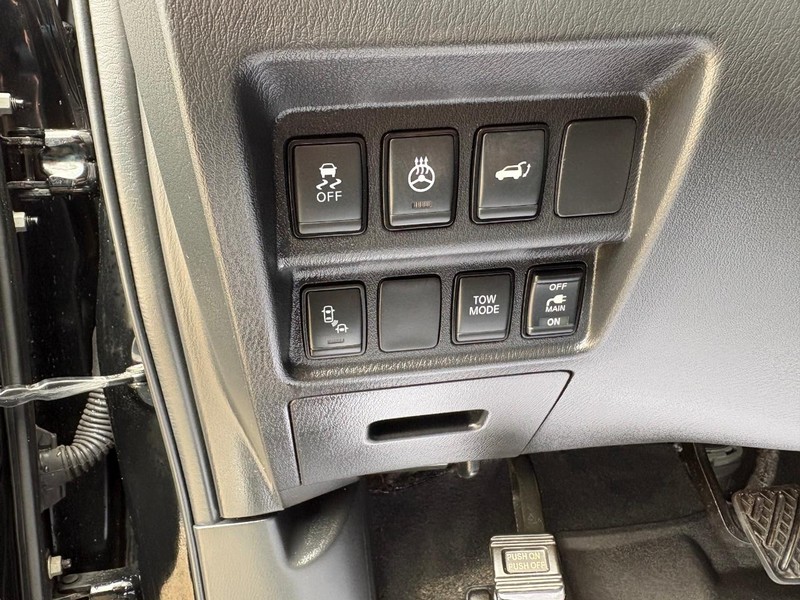 Nissan Pathfinder Vehicle Full-screen Gallery Image 16