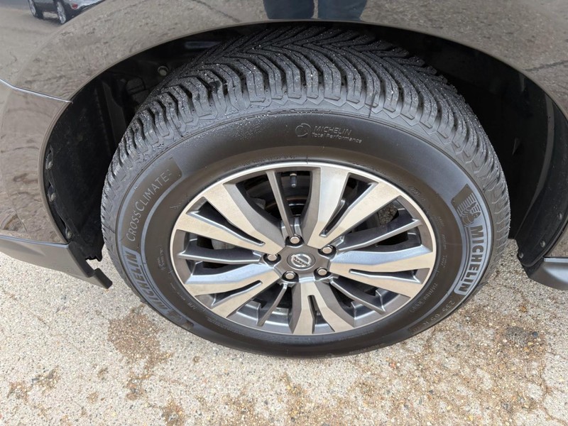 Nissan Pathfinder Vehicle Full-screen Gallery Image 19