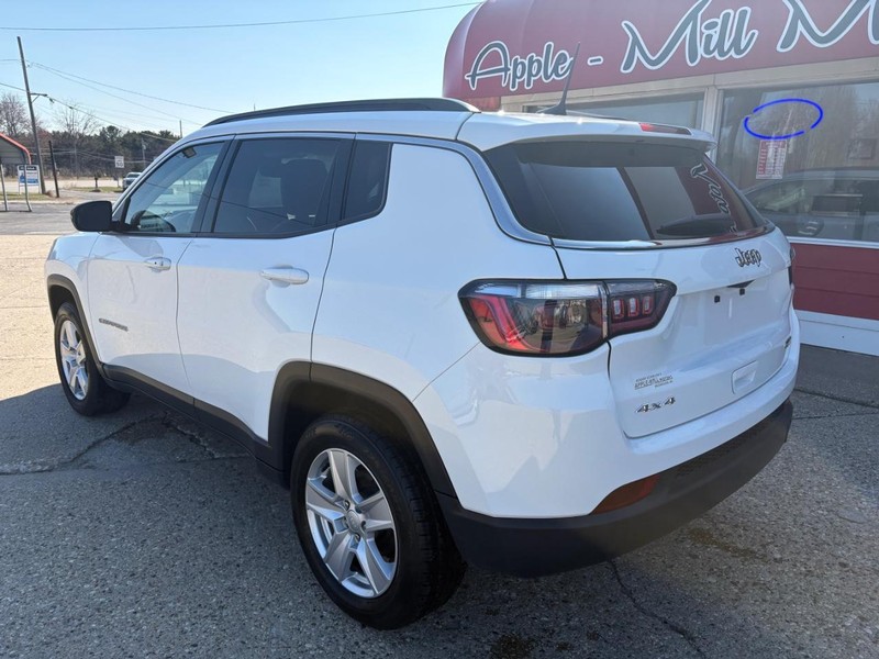 Jeep Compass Vehicle Full-screen Gallery Image 02