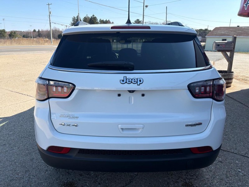 Jeep Compass Vehicle Full-screen Gallery Image 06