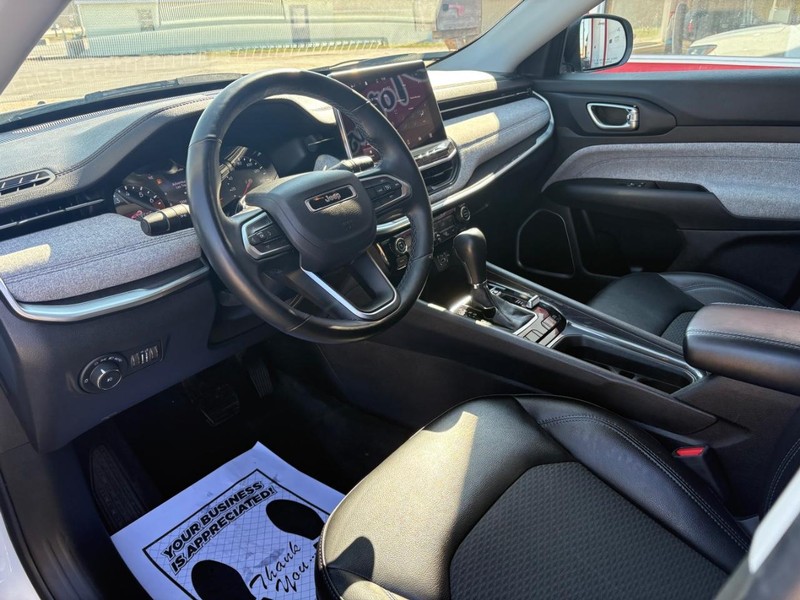 Jeep Compass Vehicle Full-screen Gallery Image 07