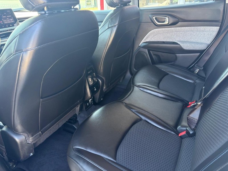 Jeep Compass Vehicle Full-screen Gallery Image 08