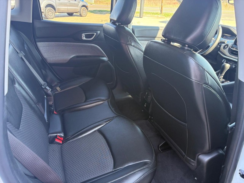 Jeep Compass Vehicle Full-screen Gallery Image 11