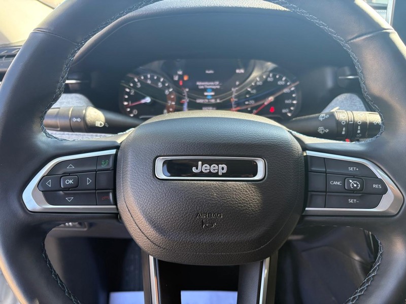 Jeep Compass Vehicle Full-screen Gallery Image 12