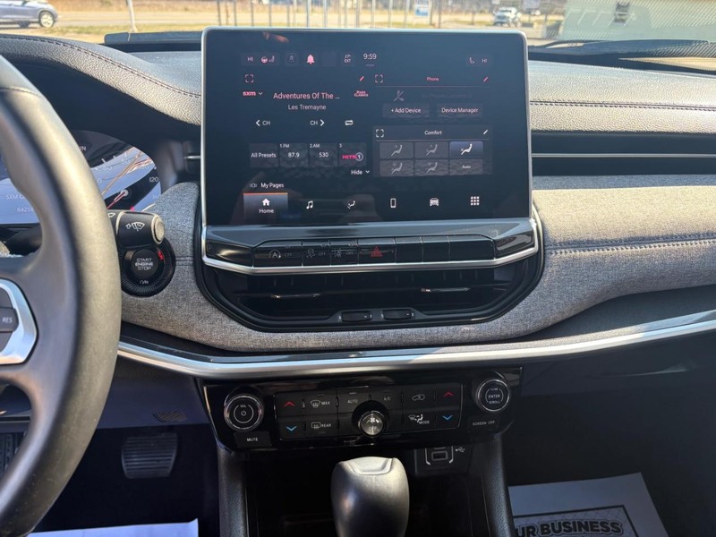 Jeep Compass Vehicle Full-screen Gallery Image 13