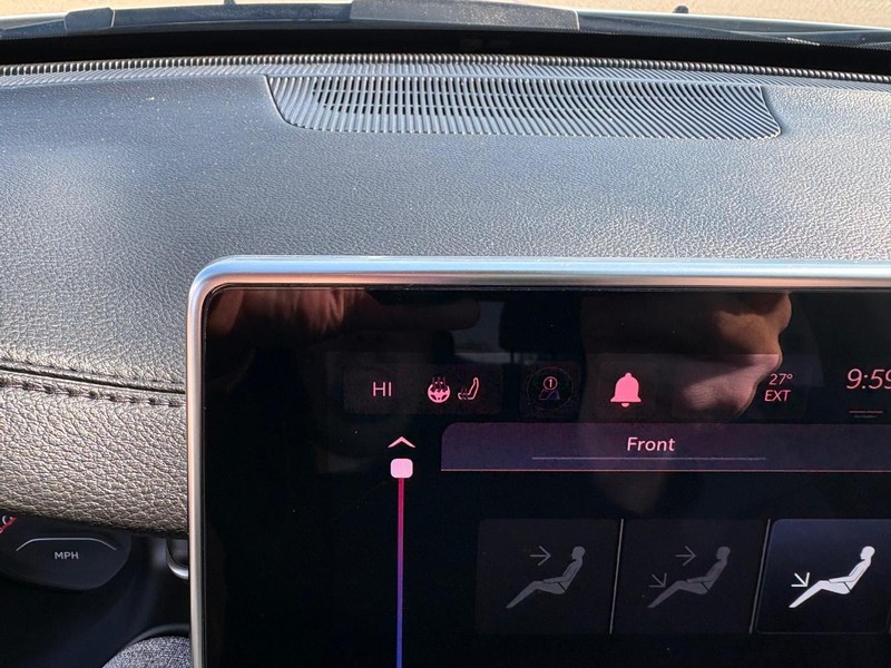 Jeep Compass Vehicle Full-screen Gallery Image 17