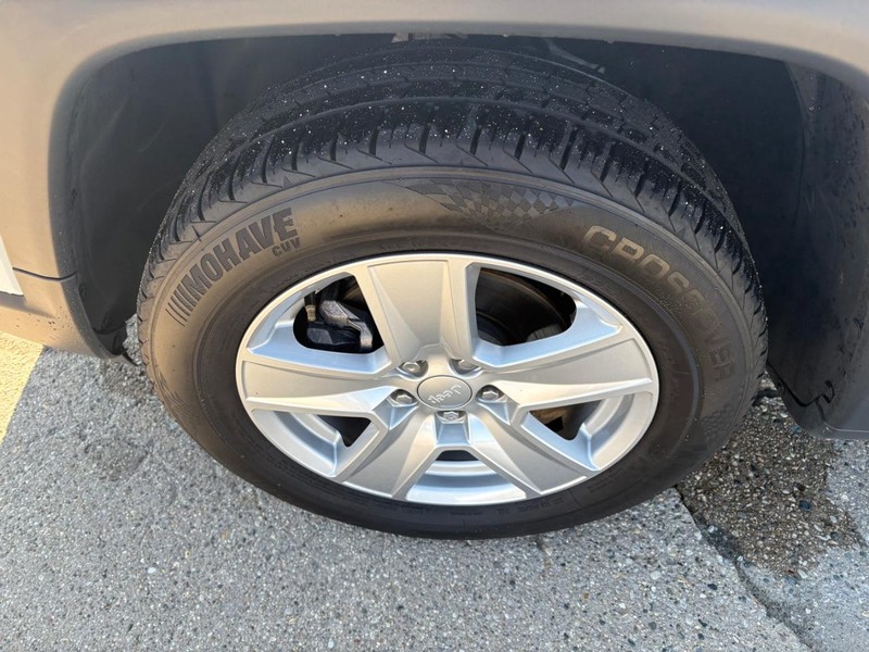 Jeep Compass Vehicle Full-screen Gallery Image 19