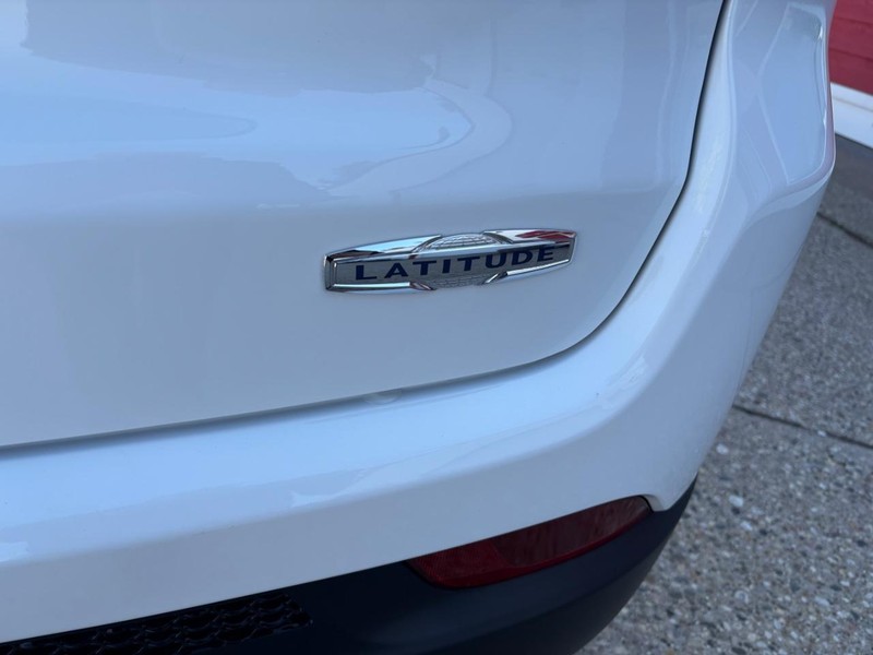 Jeep Compass Vehicle Full-screen Gallery Image 20