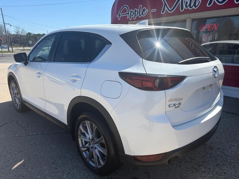 Mazda CX-5 Vehicle Full-screen Gallery Image 02