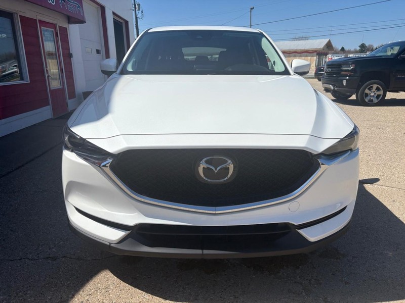 Mazda CX-5 Vehicle Full-screen Gallery Image 05