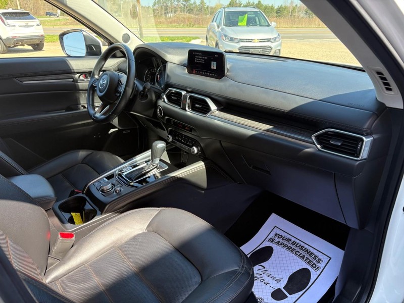 Mazda CX-5 Vehicle Full-screen Gallery Image 09