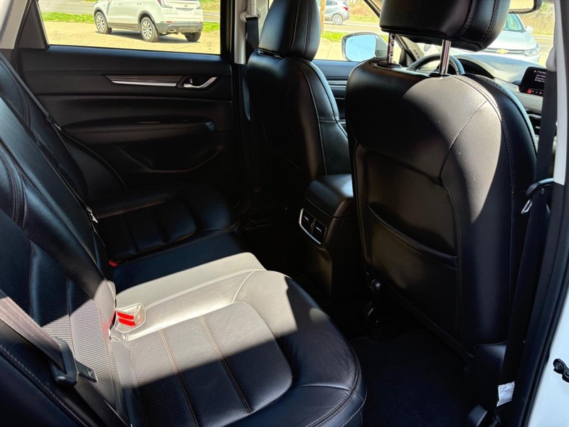 Mazda CX-5 Vehicle Full-screen Gallery Image 10