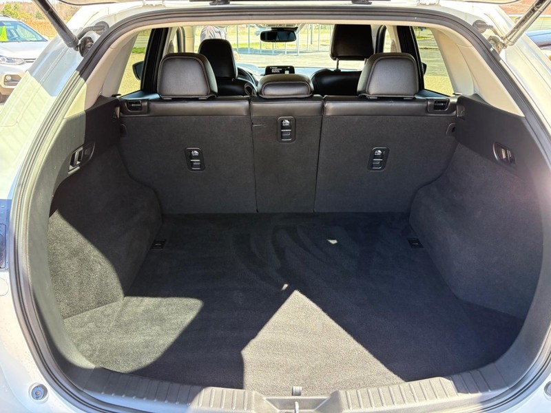 Mazda CX-5 Vehicle Full-screen Gallery Image 11