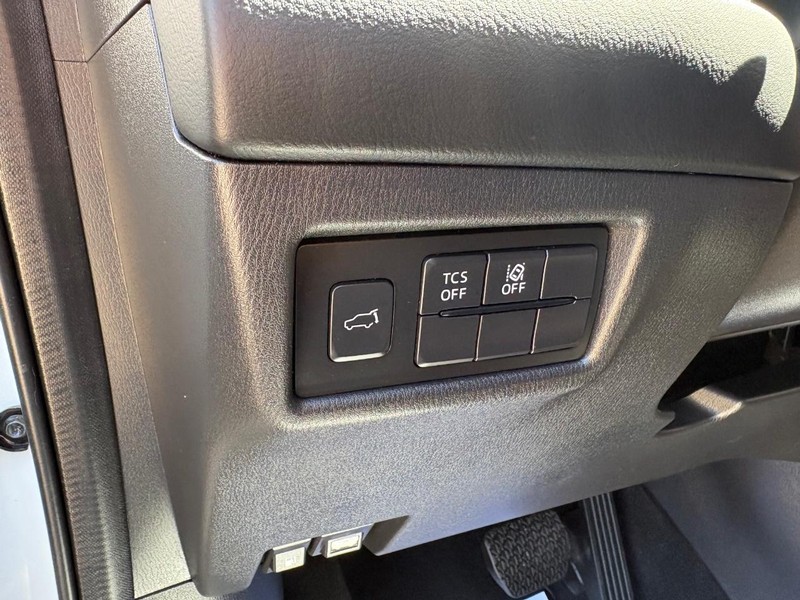 Mazda CX-5 Vehicle Full-screen Gallery Image 16