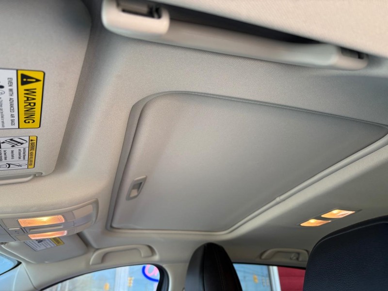 Mazda CX-5 Vehicle Full-screen Gallery Image 18