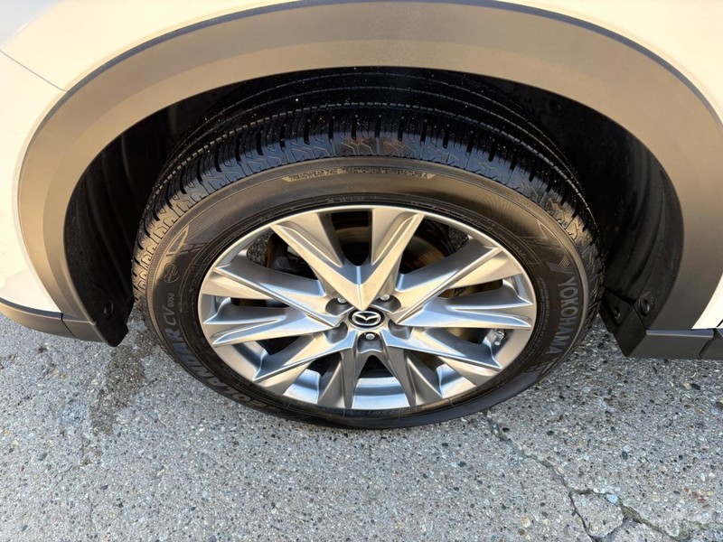 Mazda CX-5 Vehicle Full-screen Gallery Image 19