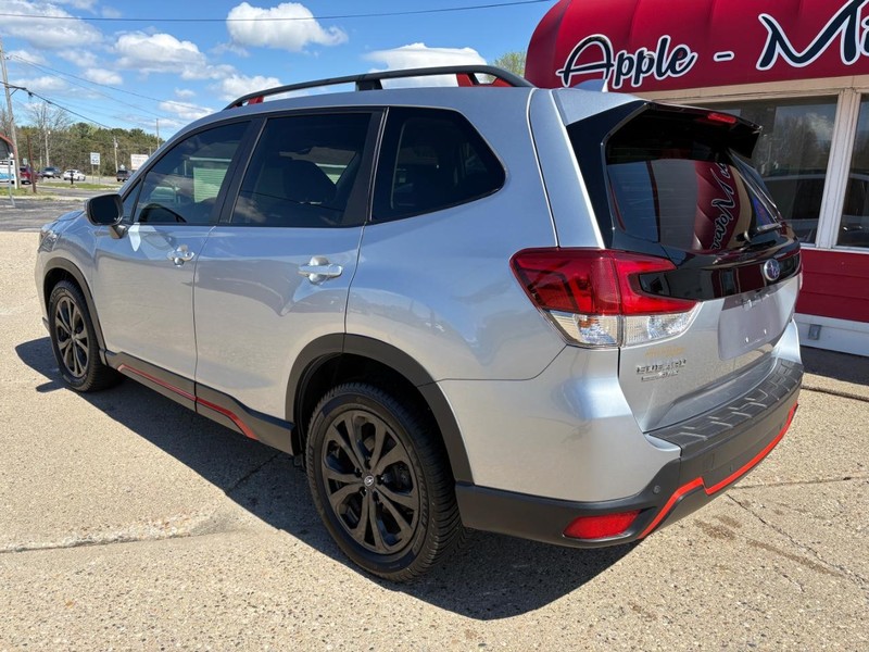 Subaru Forester Vehicle Full-screen Gallery Image 02