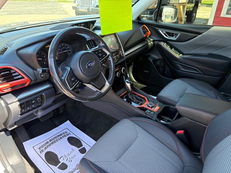Subaru Forester Vehicle Full-screen Gallery Image 07