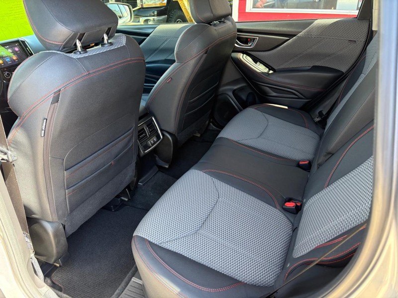 Subaru Forester Vehicle Full-screen Gallery Image 08