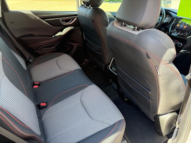 Subaru Forester Vehicle Full-screen Gallery Image 10