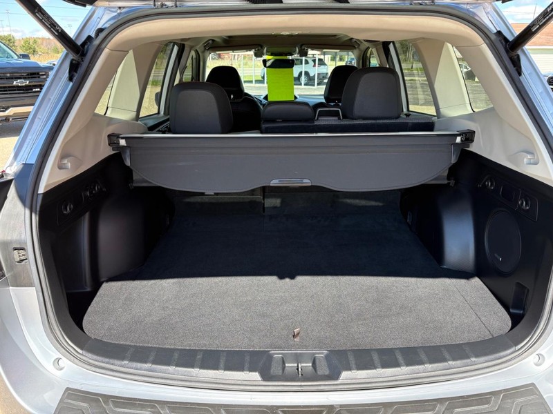 Subaru Forester Vehicle Full-screen Gallery Image 11