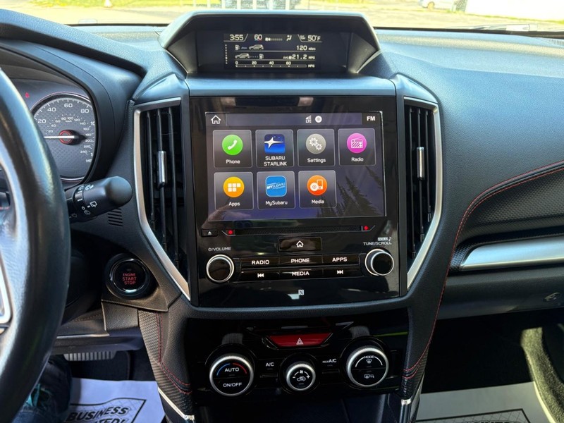 Subaru Forester Vehicle Full-screen Gallery Image 13