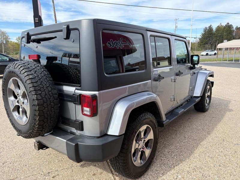 Jeep Wrangler JK Unlimited Vehicle Full-screen Gallery Image 04