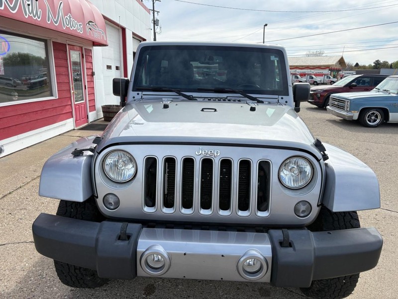 Jeep Wrangler JK Unlimited Vehicle Full-screen Gallery Image 05