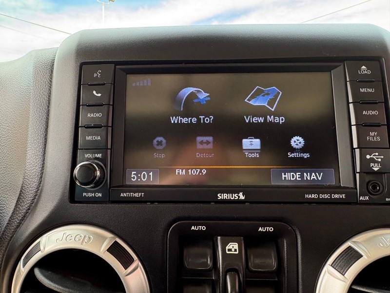 Jeep Wrangler JK Unlimited Vehicle Full-screen Gallery Image 14