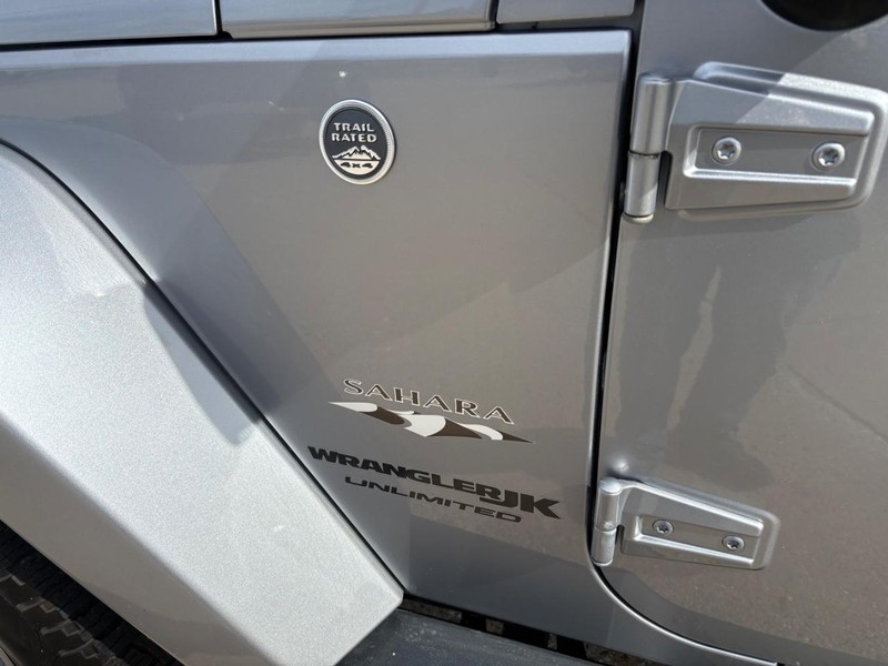 Jeep Wrangler JK Unlimited Vehicle Full-screen Gallery Image 17