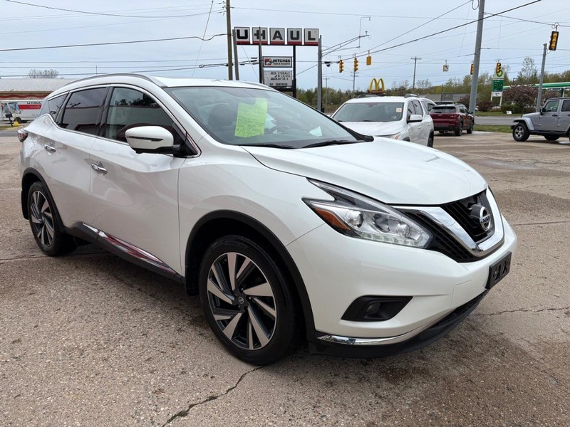 Nissan Murano Vehicle Full-screen Gallery Image 03