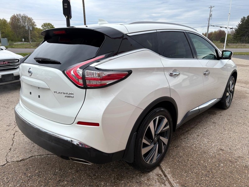 Nissan Murano Vehicle Full-screen Gallery Image 04