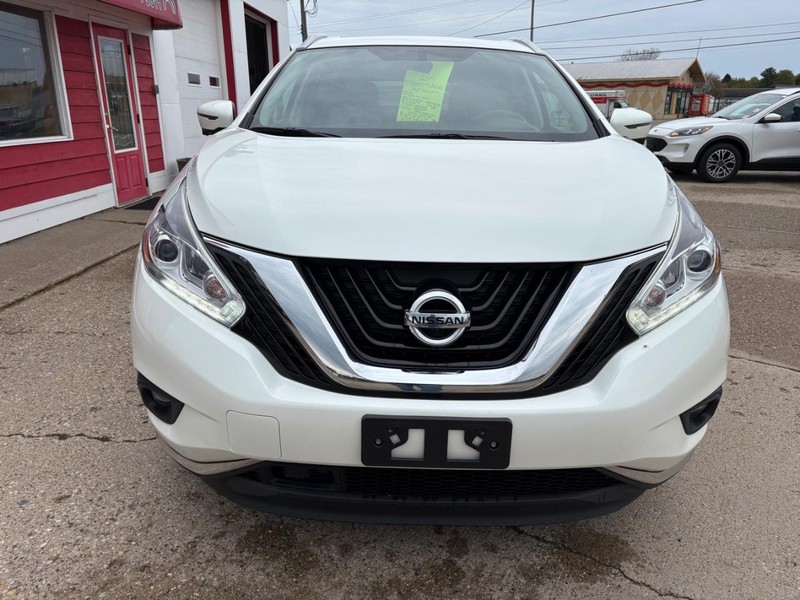 Nissan Murano Vehicle Full-screen Gallery Image 05