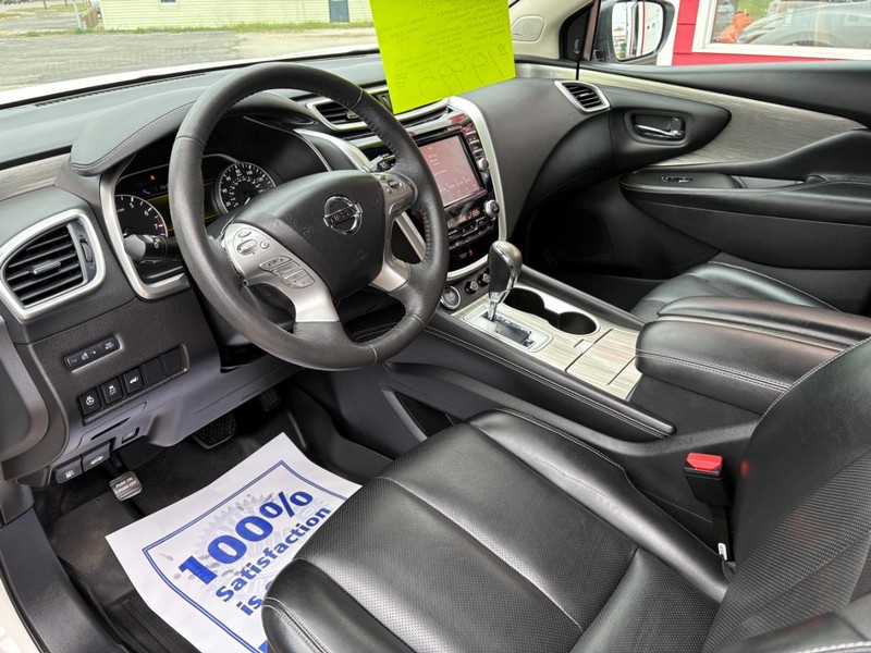 Nissan Murano Vehicle Full-screen Gallery Image 06